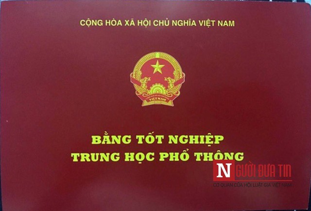 Ông Lý Minh Tuấn gửi ảnh chụp bằng Tốt nghiệp của Kim Ngọc cho PV.