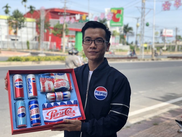 Mình rất thích mẫu lon Pepsi thập niên 50s và 60s, đơn giản vì nó quá đẹp.