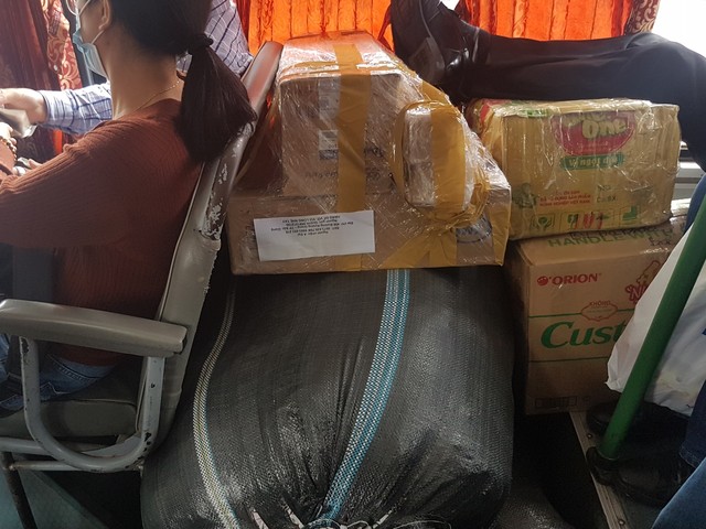 
Quá nhiều hàng trên tuyến xe 203, BKS 98B – 01798, từ Hà Nội về Bắc Giang chiều 16/4/2018.
