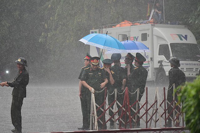 
Theo Trung tâm Dự báo Khí tượng Thủy Văn Trung Ương, thời tiết tại miền Bắc sẽ không thuận tiện cho du xuân, đặc biệt tại tỉnh Phú Thọ. Hiện tại, khu vực Đền Hùng vẫn mưa nhỏ.
