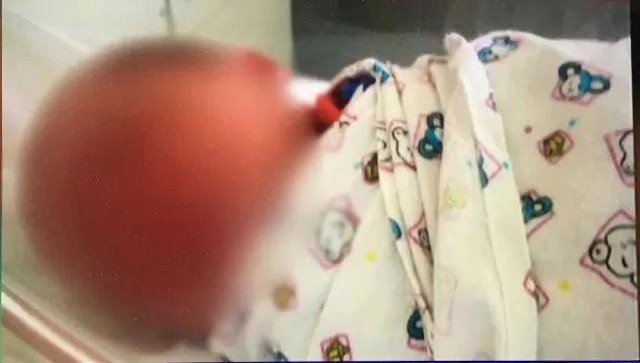 Cậu bé qua đời vì bị tổn thương nội tạng quá nặng.