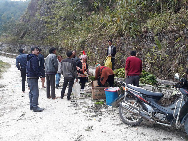 
Nhiều thương lái Trung Quốc đổ về xã Sì Lở Lầu, huyện Phong Thổ thu mua rau dớn
