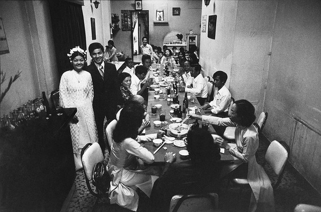 Một bữa ăn tối đám cưới, được tổ chức chỉ vài ngày sau ngày 30 tháng 4 năm 1975