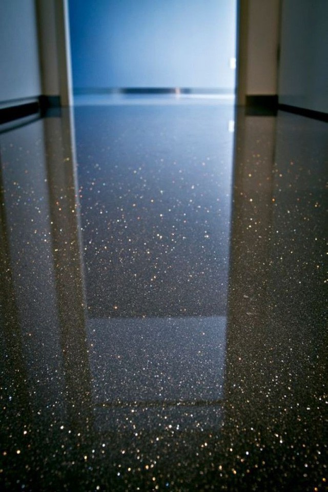Những loại sàn như vậy có khả năng chống lại mọi thứ từ hóa chất đến nước và nhiệt.