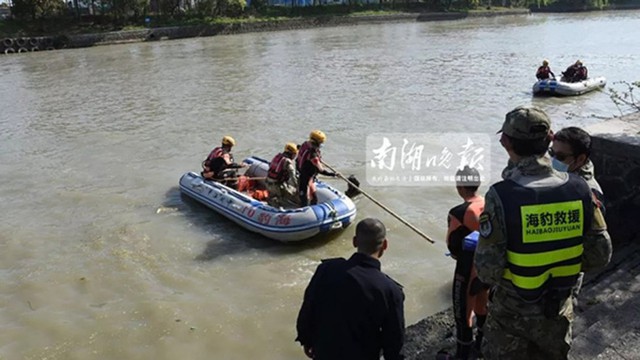 Thi thể người phụ nữ được t&igrave;m thấy tr&ecirc;n một con s&ocirc;ng ở th&agrave;nh phố Gia Hưng, tỉnh Chiết Giang, Trung Quốc