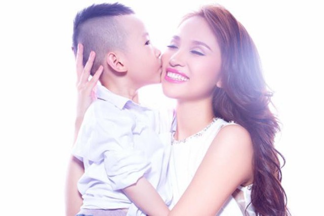 Trước mắt là cả chặng đường rất dài của Vân Hugo và bé Bin.
