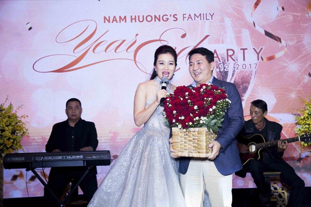 Hai vợ chồng hoa khôi Thu Hương cũng khiến cho nhiều người phải ghen tị khi thường xuyên chia sẻ những khoảnh khắc hạnh phúc.