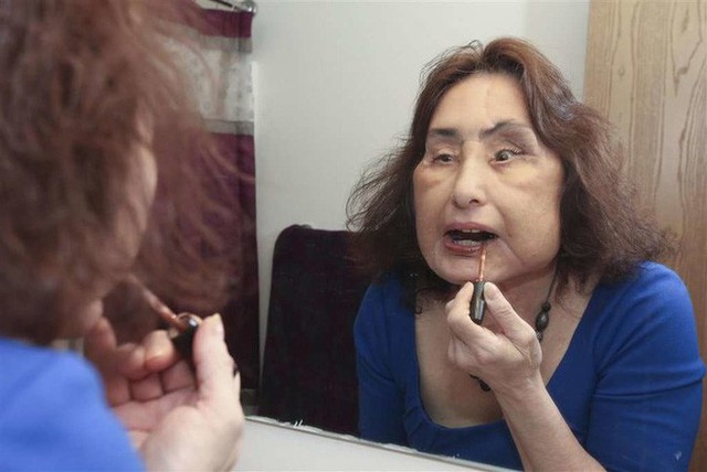 Giờ đ&acirc;y Connie c&oacute; thể ngẩng cao đầu bước ra đường.