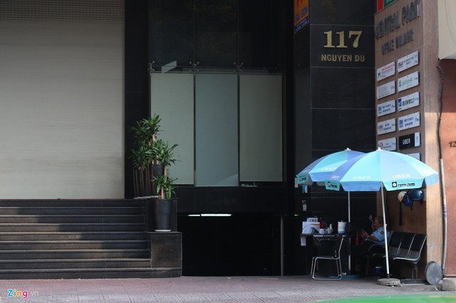 
Văn phòng Uber TP.HCM tại một cao ốc trên đường Nguyễn Du đóng cửa suốt thời qua, từ khi hãng thông báo đã sáp nhập vào Grab. Ảnh: Phúc Minh.
