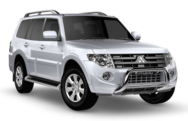 Mẫu xe nhập khẩu Mitsubishi Pajero tiếp tục được giảm giá gần 200 triệu đồng.