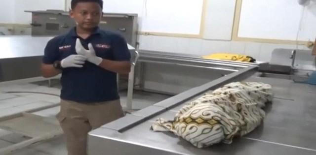 Sau khi khám nghiệm tử thi cảnh sát phát hiện điều bất thường.