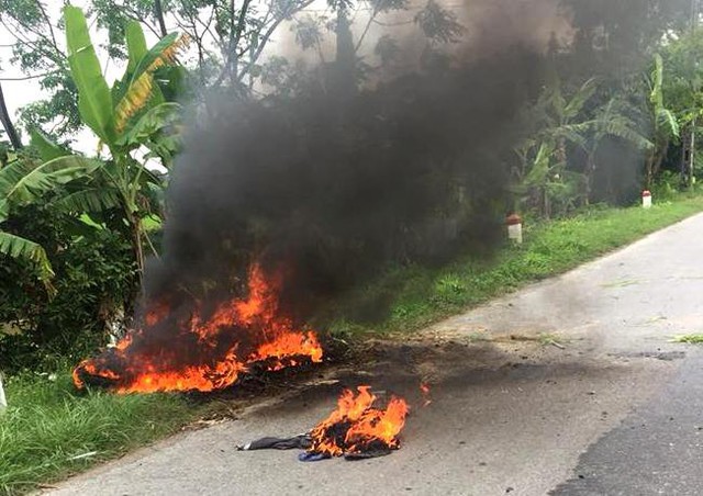 Hải Dương: Đang lưu thông trên đường, xe máy bất ngờ bốc cháy