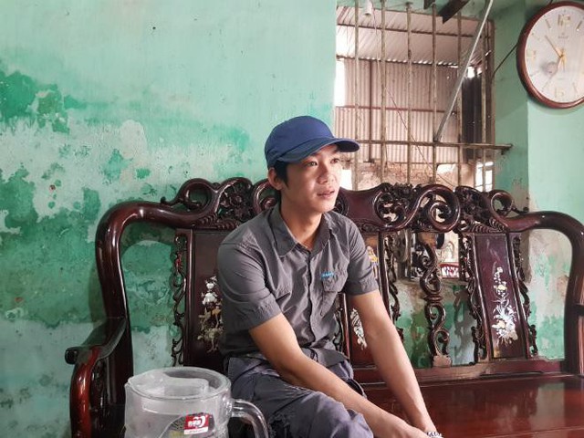
Anh Nguyễn Văn &Acirc;u buồn rầu kể về những sự việc đ&atilde; qua
