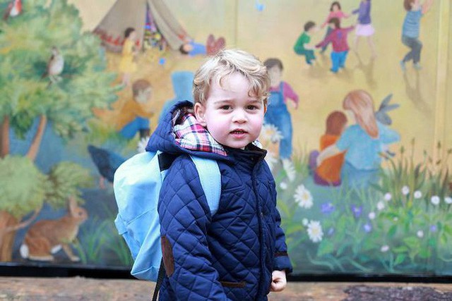 Tháng 1/2016, công nương Kate chụp bức ảnh Hoàng tử George đi học ở trường mầm non Westacre Montessori tại Norfolk.