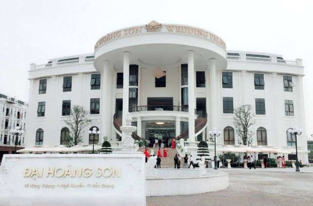 
Trung tâm tiệc cưới hoành tráng của Công ty CP Đại Hoàng Sơn nằm chình ình ngay tại khu đất của Nhà khách tỉnh Bắc Giang ngày trước
