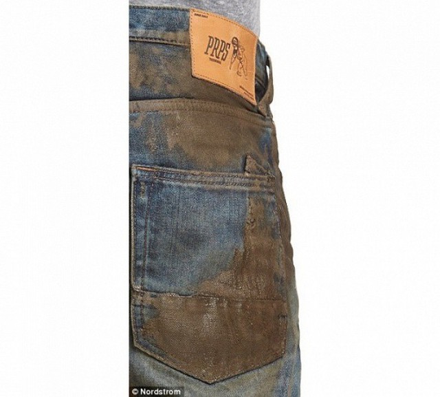 Chiếc quần được thiết kế với những mảng bùn đất chân thực khiến những người lao động nghèo cảm thấy bị tổn thương, Joki bình luận.