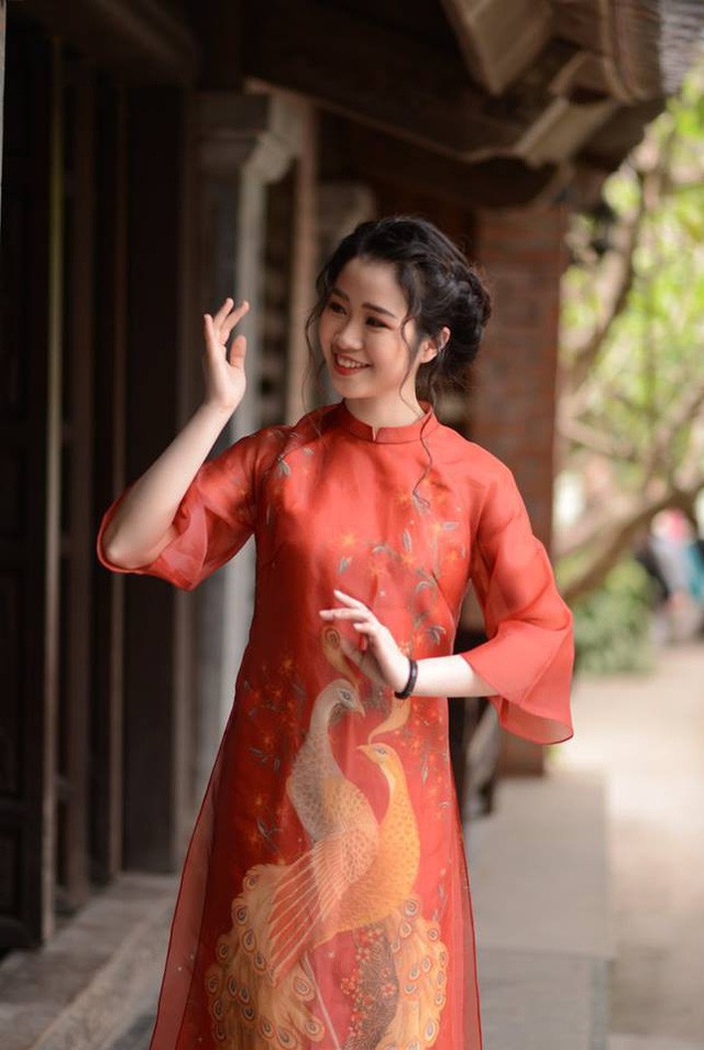 C&ocirc; c&oacute; sở th&iacute;ch: h&aacute;t, nghe nhạc, chơi nhạc cụ, đọc s&aacute;ch, viết l&aacute;ch.