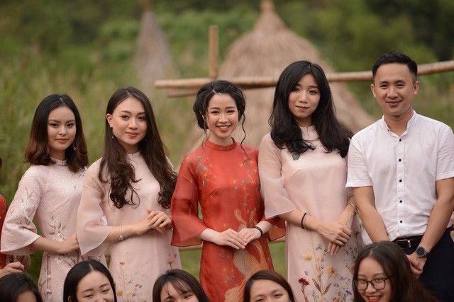 Em c&oacute; niềm y&ecirc;u th&iacute;ch đặc biệt với &acirc;m nhạc n&oacute;i ri&ecirc;ng v&agrave; c&aacute;c m&ocirc;n nghệ thuật kh&aacute;c n&oacute;i chung. Nhưng để chọn lựa hướng đi sự nghiệp ph&ugrave; hợp với sở th&iacute;ch, t&iacute;nh c&aacute;ch v&agrave; khả năng của m&igrave;nh, em vẫn muốn gắn b&oacute; với chuy&ecirc;n ng&agrave;nh truyền th&ocirc;ng m&agrave; m&igrave;nh được đ&agrave;o tạo trong suốt 4 năm học tại HV Ngoại giao, c&ocirc; chia sẻ về tương lai.