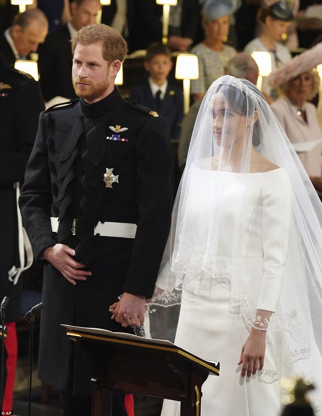 
Khoảnh khắc thề nguyện ngọt ngào của hoàng tử Harry và công nương Maghen Markle.
