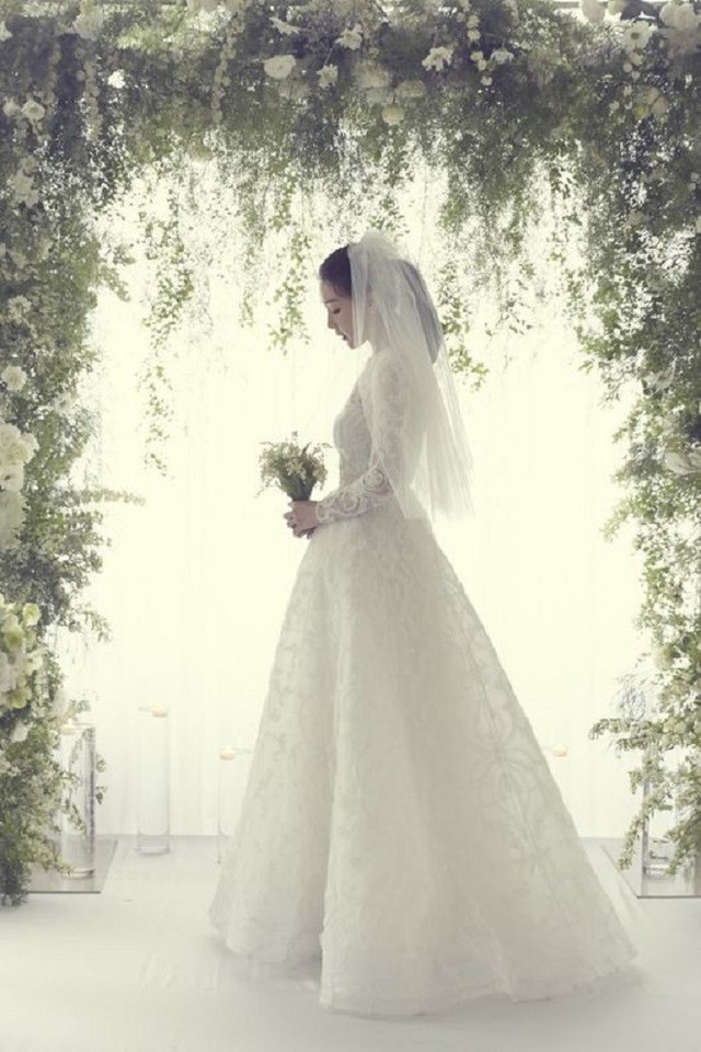 Hình ảnh cô dâu Choi Ji Woo xinh đẹp.