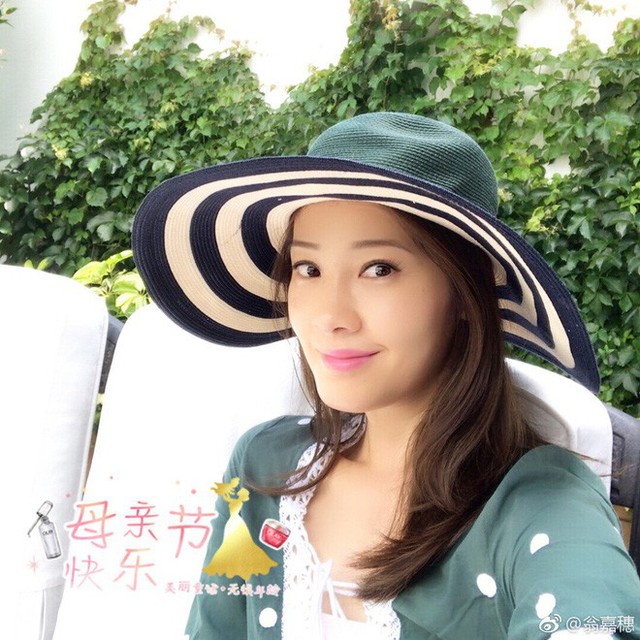 Hoa hậu Hồng Kông Ông Gia Tuệ ở tuổi 44 nhìn như đôi mươi với nhan sắc trẻ trung