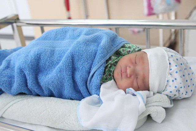 B&eacute; Thu Thảo rất ngoan kể từ sau khi bị mẹ bỏ rơi