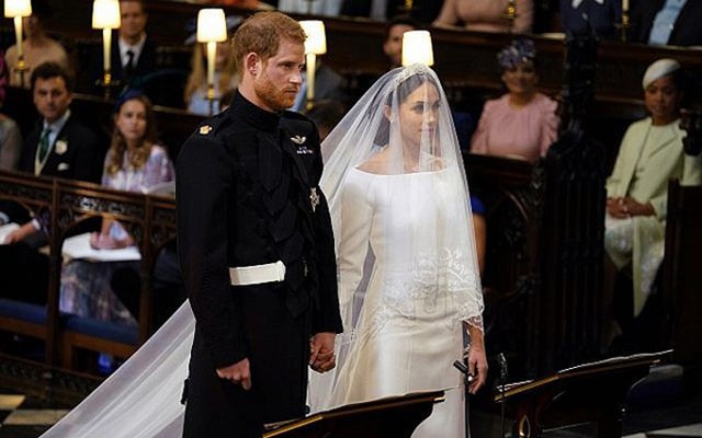 Meghan kết hôn với Hoàng tử Harry tại Nhà nguyện St George trước sự chứng kiến của 600 khách mời hôm 19/5. Ảnh: AFP.