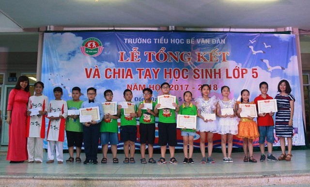 Trong năm học 2017 - 2018, học sinh khối 5 của trường đoạt 3 giải Nhất võ Karatedo, 2 giải nhì võ Karatedo và Cờ tướng đồng đội; cùng các giải viết chữ đẹp, vẽ tranh,v.v...