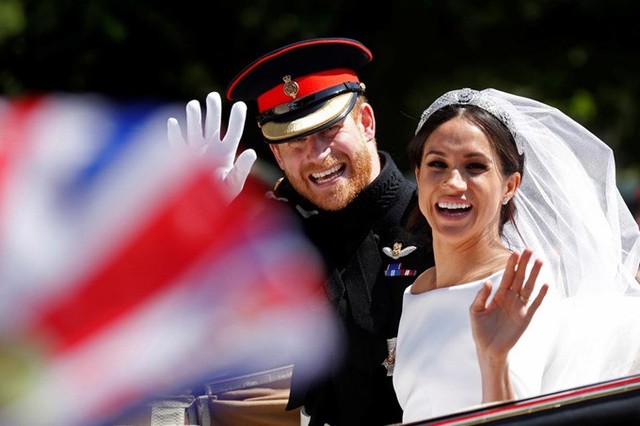 Vợ chồng Hoàng tử Harry trong đám cưới cổ tích hôm 19/5. Ảnh: Reuters.