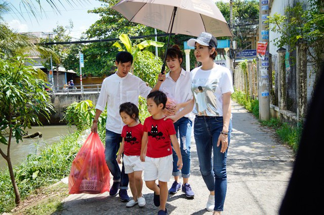 Vợ chồng Lý Hải ngỏ lời mời Vân Trang đến nhà nam ca sĩ chơi, cô hào hứng nhận lời.