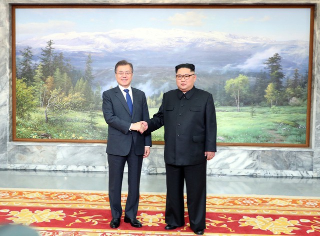 Theo Yonhap, mục đích của cuộc gặp lần thứ hai giữa Tổng thống Moon và nhà lãnh đạo Kim Jong-un nhằm thuyết phục ông Kim tham gia hội nghị thượng đỉnh đã được lên kế hoạch từ trước với Tổng thống Mỹ Donald Trump. Trước đó, ông Trump ngày 24/5 đã dọa sẽ rút khỏi hội nghị thượng đỉnh với ông Kim dự kiến diễn ra vào ngày 12/6 tại Singapore.