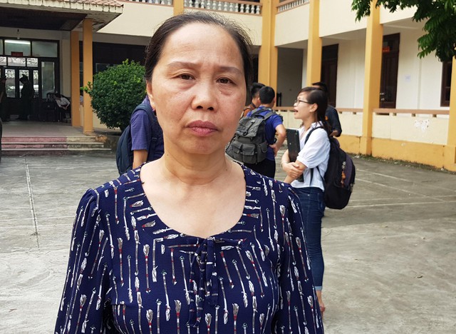 Bà Trần Thị Phượng, mẹ bị cáo Trần Văn Sơn