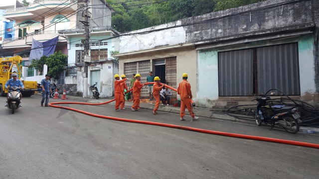 
Tối nay (31/5) sẽ đ&oacute;ng lại điện cho to&agrave;n bộ hộ bị mất.
