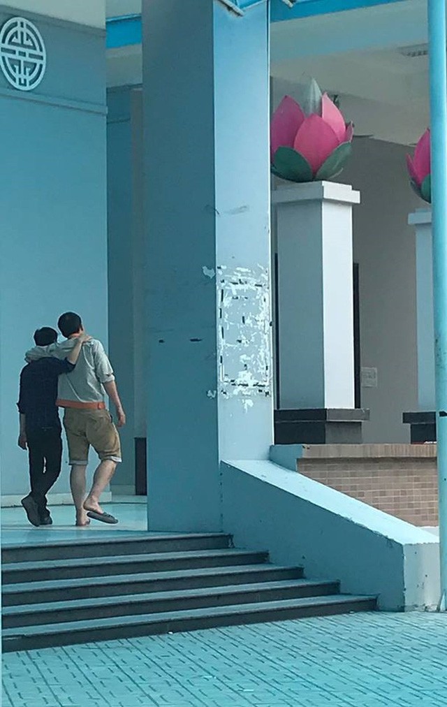 Người thân của nạn nhân tại bệnh viện