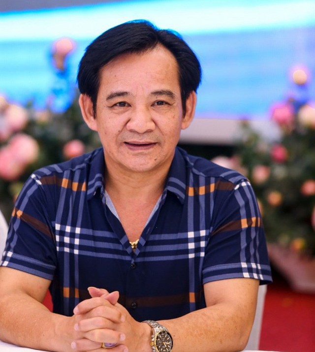 
Nghệ sĩ Tiến Quang giành HCV cho vai diễn Kép Bền trong vở kịch Dưới ánh đèn
