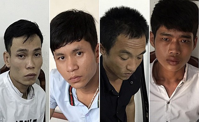 4 người tại cơ quan công an.