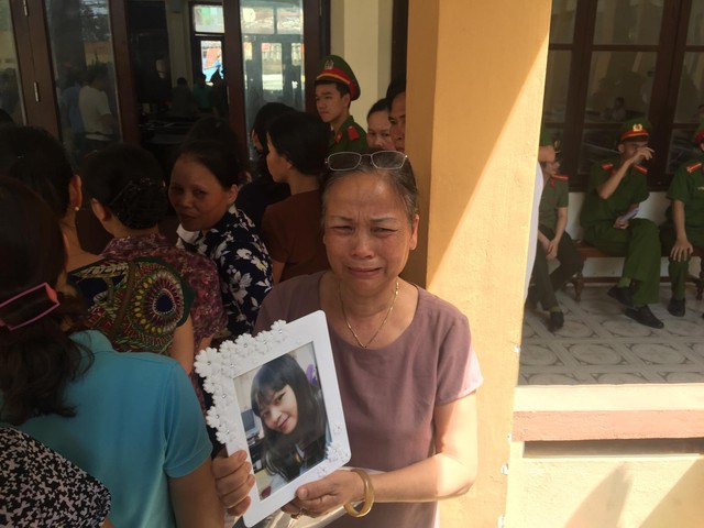 Bà Nguyễn Thị Thu - mẹ của nạn nhân Đinh Thị Thu Hằng
