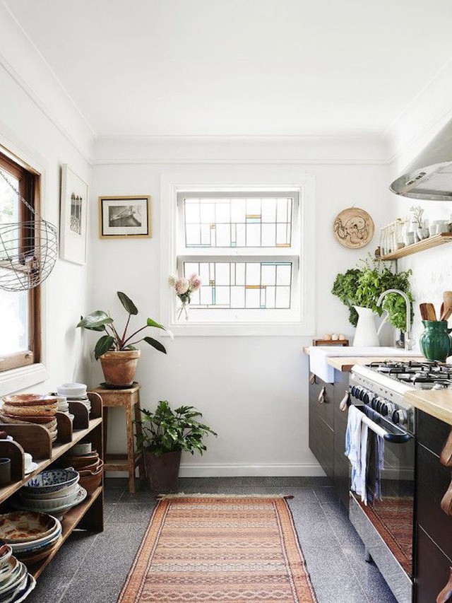 Liệu bạn có sẵn sàng để đắm mình trong không gian nhỏ xinh của căn bếp này không?
