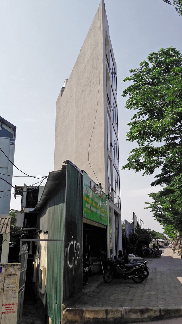 
Một căn nhà siêu mỏng trên đường Võ Chí Công.     Ảnh: K.O
