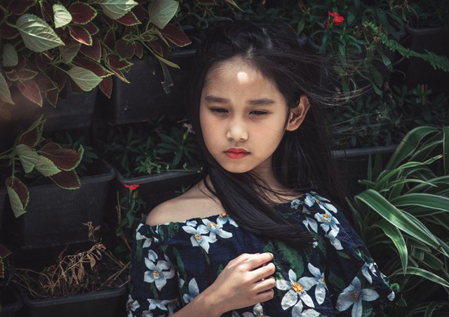 C&ocirc;ng ch&uacute;a nhỏ thừa hưởng năng khiếu nghệ thuật từ bố mẹ. B&eacute; rất m&ecirc; l&agrave;m mẫu v&agrave; diễn xuất.