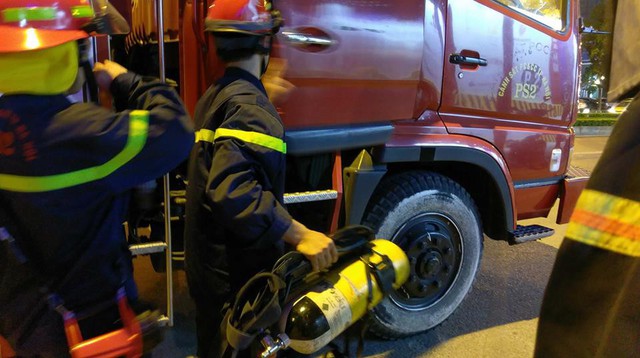 Bình oxy và mặt nạ chống độc được sử dụng