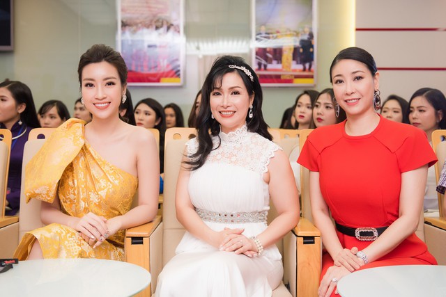 
Ba Hoa hậu: Đỗ Mỹ Linh, Bùi Bích Phương và Hà Kiều Anh
