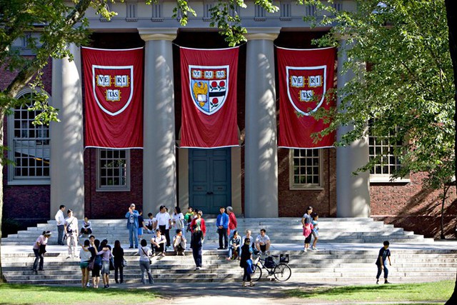 Đại học Harvard tại Cambridge, Massachusetts. Ảnh: Bloomberg.