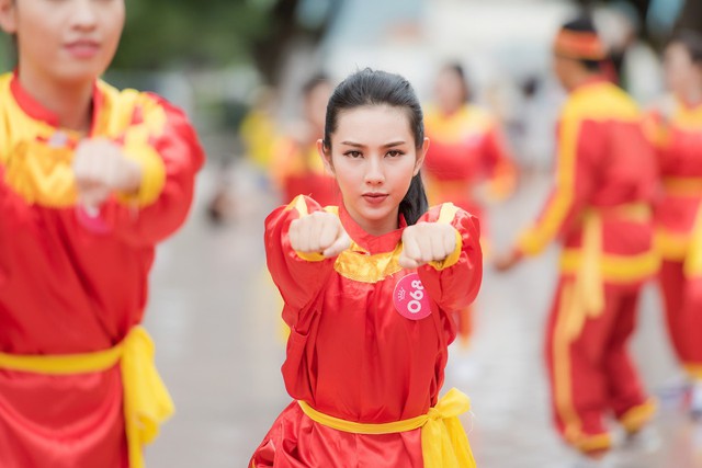 Người đẹp Nguyễn Thúc Thùy Tiên - gương mặt nổi bật trong các hoạt động bên lề