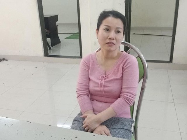 
Nguyễn Thị Tú Uyên tại cơ quan công an
