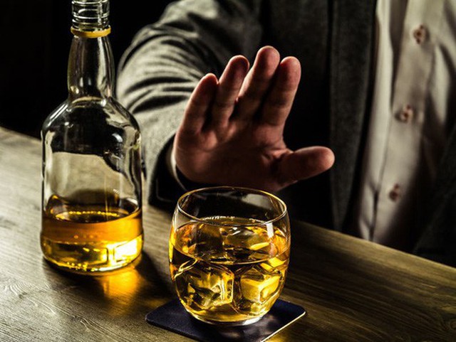 
Cai rượu không đúng cách sẽ nguy hiểm cho sức khỏe và khiến bạn tái nghiện nhanh chóng - ảnh minh họa từ internet
