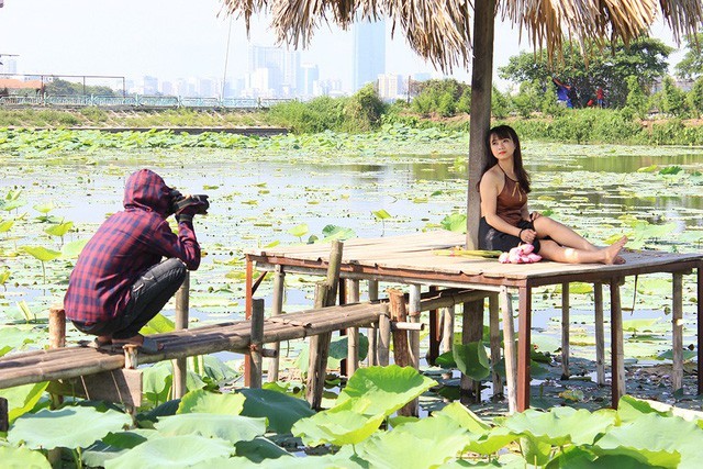 Nhiều phó nháy chia sẻ, để kiếm được tiền triệu mỗi ngày họ phải lao động liên tục, vất vả từ sáng cho đến tối, bất chấp nắng, gió.