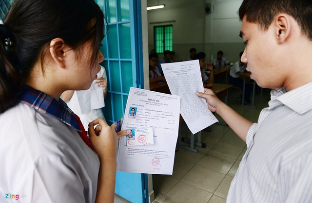 Thí sinh dự thi chỉ được mang bút, thẻ dự thi, thẻ học sinh. Trường hợp quên giấy tờ cần thiết, các em vẫn được giải quyết linh hoạt.