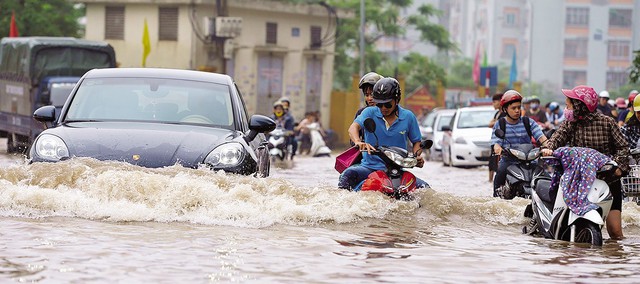 
Hà Nội sẽ hết ngập với những dự án chống ngập có kinh phí hàng nghìn tỷ đồng? Ảnh: H.P
