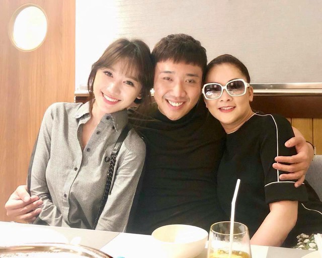 Nữ danh ca vô cùng giản dị đi ăn cùng vợ chồng Trấn Thành - Hari Won